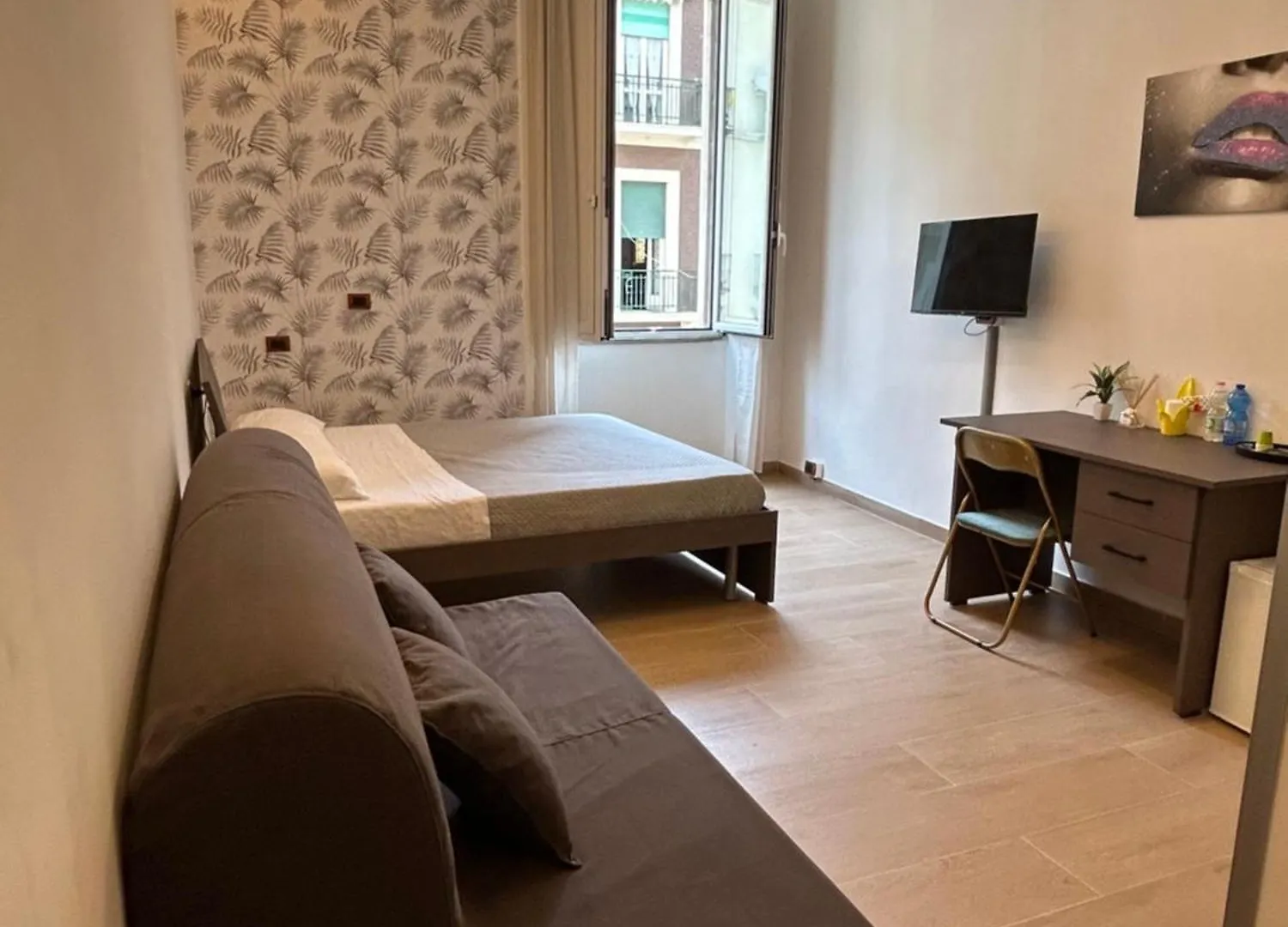 Binario 14 Piazza Garibaldi Bed & Breakfast Naples Italy