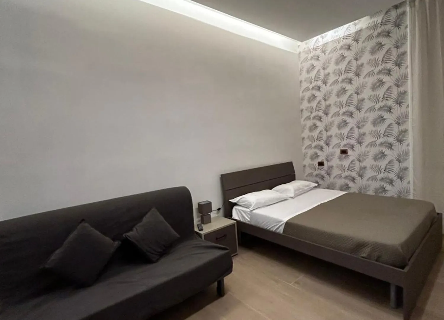 Binario 14 Piazza Garibaldi Bed & Breakfast Naples Italy