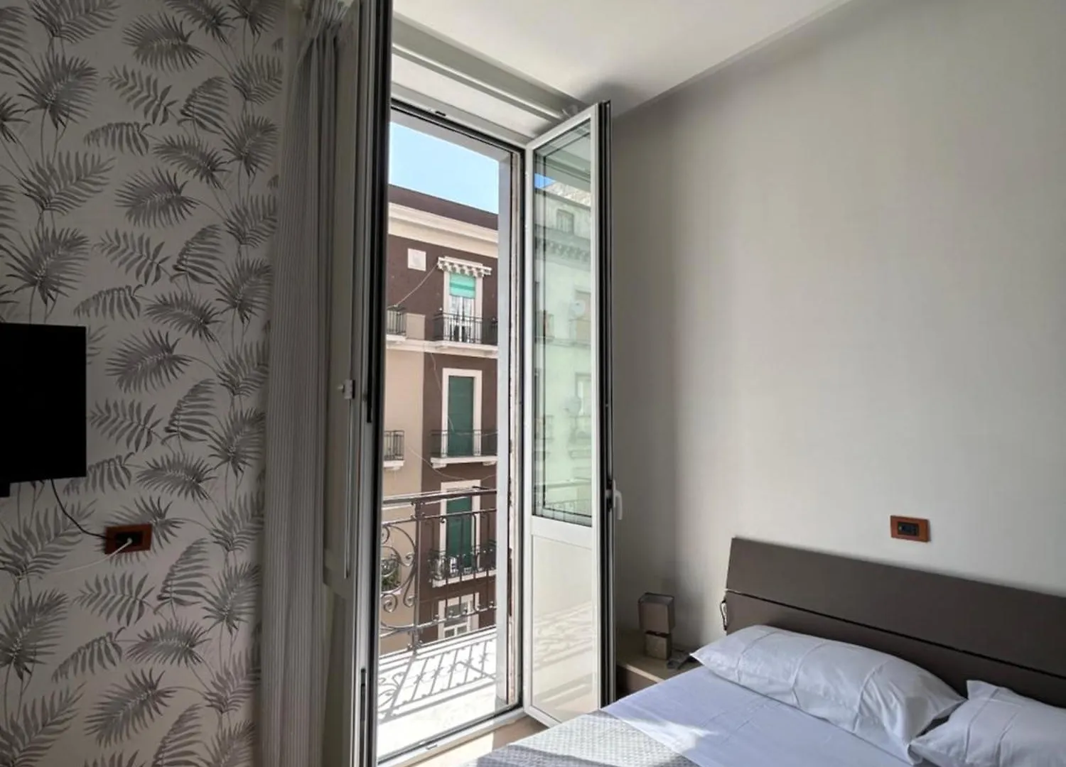 Binario 14 Piazza Garibaldi Bed & Breakfast Naples